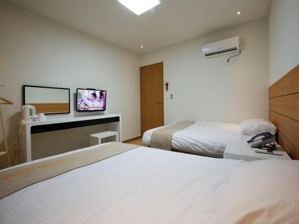 Ewha Hotel Чечжу Екстер'єр фото