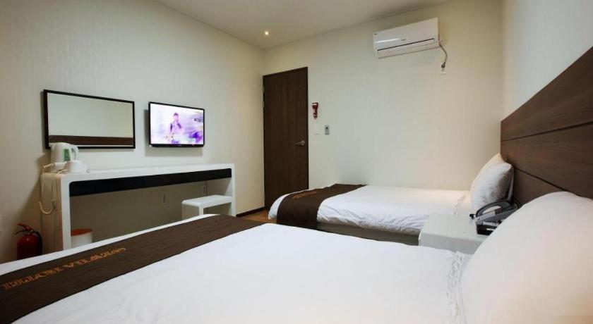 Ewha Hotel Чечжу Екстер'єр фото