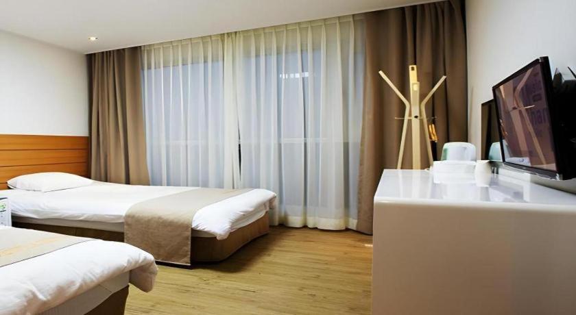 Ewha Hotel Чечжу Екстер'єр фото